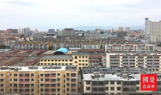 国是直通车&nbsp; 张文绞 摄