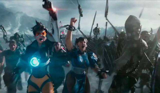 电影《头号玩家》截图，左二为守望先锋游戏角色猎空