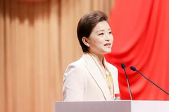北大国发院毕业典礼|杨澜：书写你的传奇