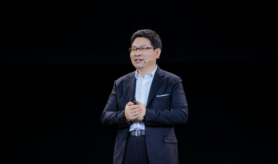 “当巨人倒下的时候，可能身体还是温热的”。