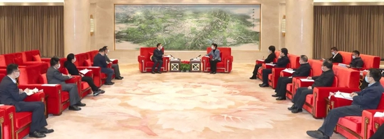 ↑施小琳会见科大讯飞董事长刘庆峰一行