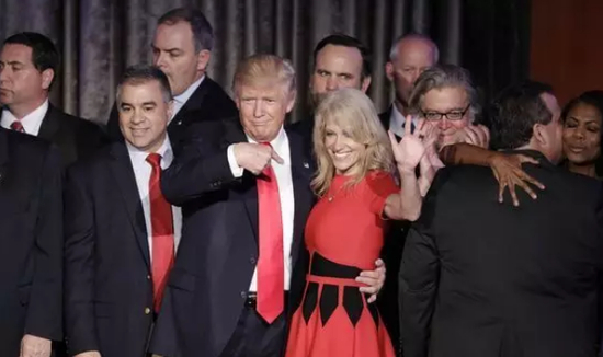 2016年12月，康威被任命为美国总统高级顾问。