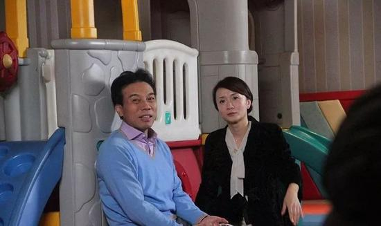 唐骏和其他演员在拍片现场