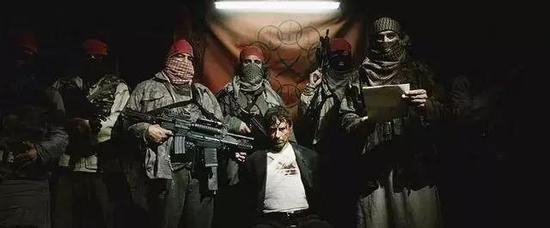 那么如果遭遇绑架，除了提前买好绑架险，我们还能做什么？