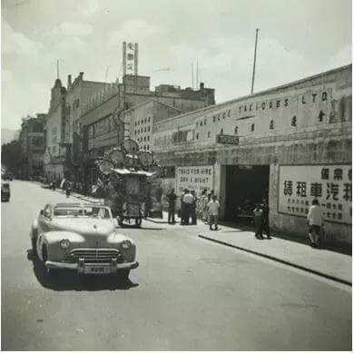 　当然，也不能排除年轻的他觉得开着汽车在马路上飞奔很气派，所以希望投身这一行业。