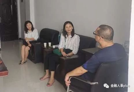 （中间为祝娜）