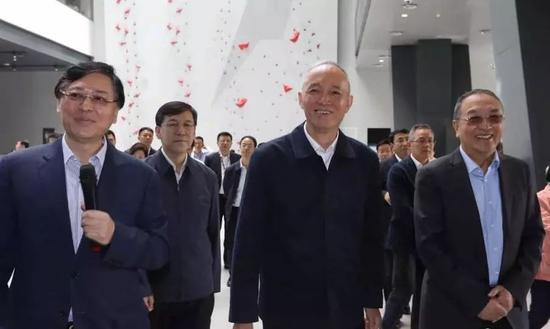 5月22日上午，蔡奇走访联想，柳传志、杨元庆陪同