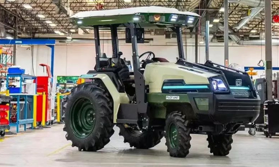 自动驾驶拖拉机，图源Monarch Tractor官网