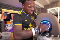 知名主播“甲亢哥”直播暴力对待人形机器人 遭开发公司起诉