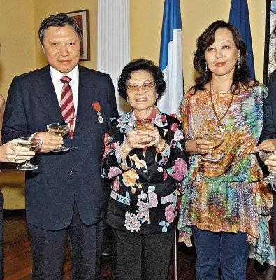 　郭炳湘、邝肖卿（中）和李天颖（右）