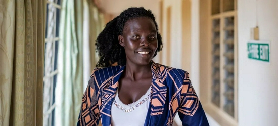 © 难民署图片|埃斯特是乌干达坎帕拉一所大学商业专业的三年级学生