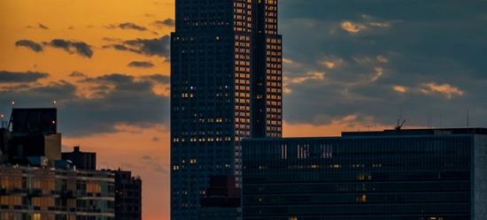  © 联合国图片/Evan Schneider&nbsp;|美国纽约帝国大厦熄灭灯光，支持”黑人的命也是命“抗议活动