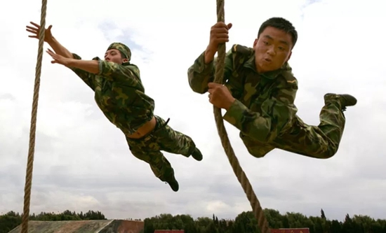 　《士兵突击》剧照 |&nbsp;许三多：有意义的事就是好好活，好好活就是有意义的事