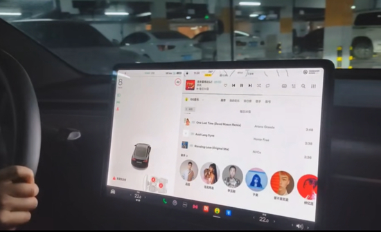 　　↑郑女士的特斯拉中控屏出现异常