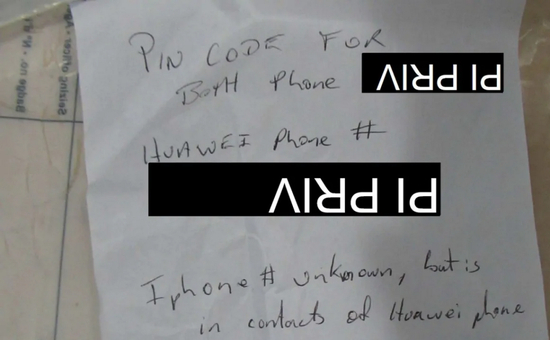 （图注：二号边检将密码手写在一张白色小纸片后，这张纸被交给警方）