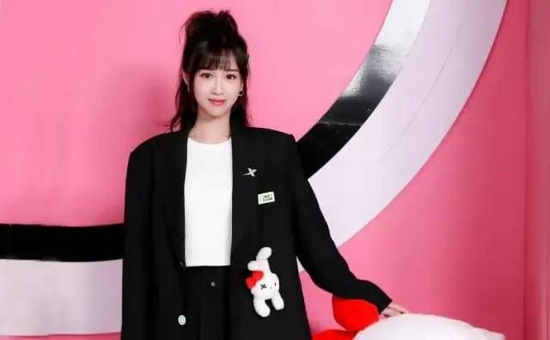 特步创始人丁水波之女丁佳敏