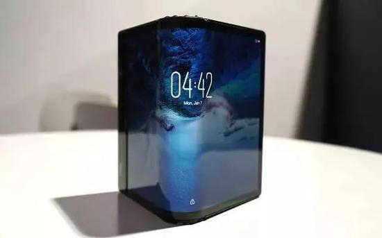 显然在柔宇科技看来，自己才是折叠屏手机首发。