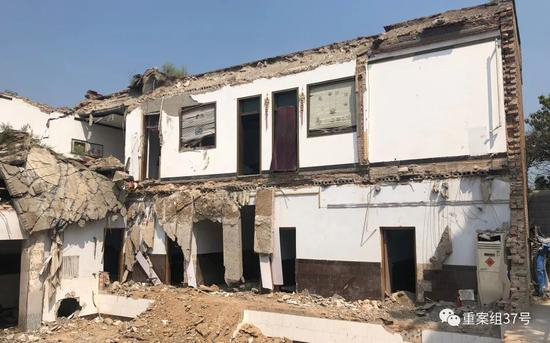  ▲8月30日，坍塌后的宴会厅一侧。新京报记者 向凯 摄