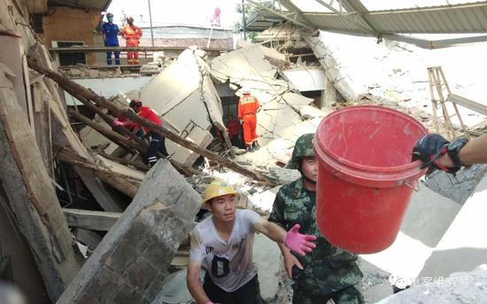 ▲8月29日，临汾饭店坍塌事故救援现场。受访者供图