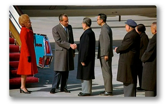 ▲1972年时任美国总统尼克松访华时与时任中国总理周恩来握手