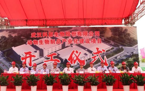 陈慕琳（左三，图片来源公司官微）