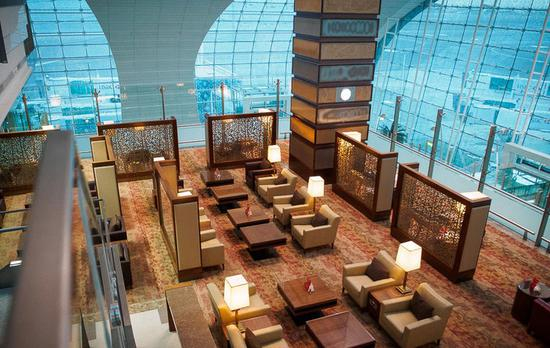  ▲&nbsp;阿联酋航空位于迪拜机场的休息室&nbsp; 图片来自：The Whole World Is A Playground