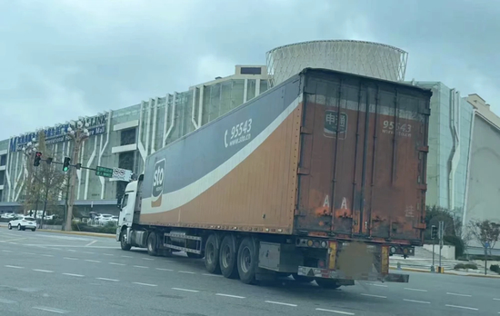 何某和罗某生前驾驶的货车