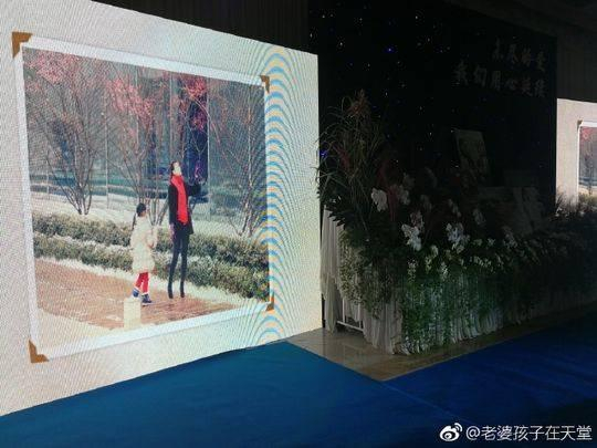  追思会现场图片