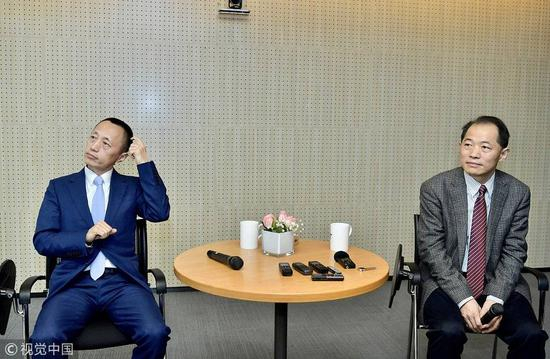 万科郁亮（左）与祝九胜