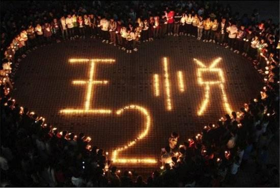 （ 2011 年 10 月 13 日，2 岁女童王悦（小悦悦）在佛山被两车碾压后，18 名路人路过但未出手施救，肇事司机被佛山检方以涉嫌过失致人死亡罪批捕，但全社会关注的焦点却是 18 名“路人”）