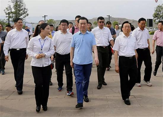 ▲2017年5月30日至6月2日，王健林一行到广元市开展扶贫合作考察。图片来源于网络