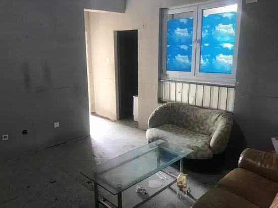 　（待售房内外照片）