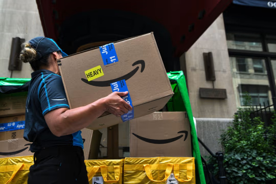 去年，亚马逊在全美超过 2300 个城镇新增了当日达生鲜配送服务。