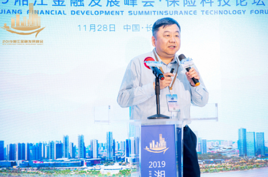 轻松集团联席CEO 钟诚