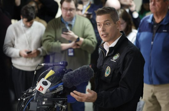 Sean Duffy于1月30日在里根机场举行的新闻发布会上讲话