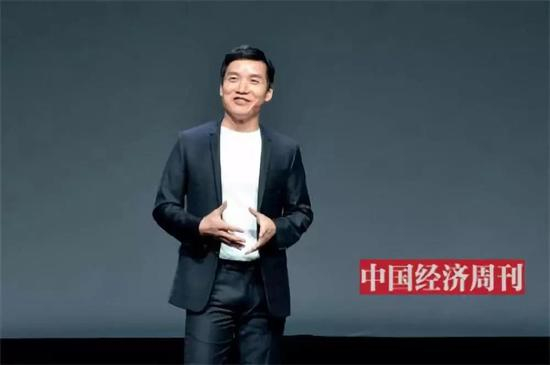 　一加北美区市场负责人Kyle Kiang在发布会上演讲。（《中国经济周刊》记者 周琦 摄）