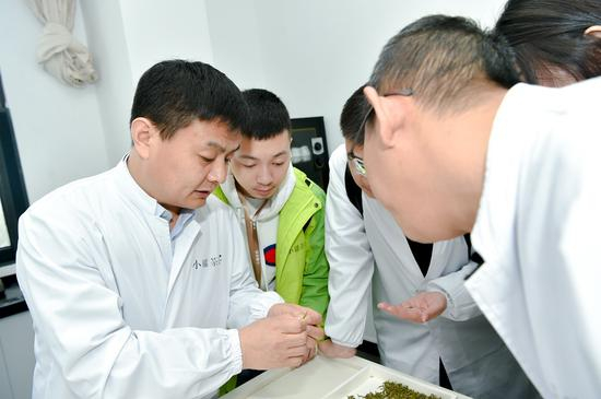 &nbsp;北京小罐茶业有限公司副总裁徐海玉介绍审评环节