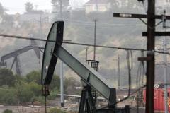 周二美国WTI原油收跌2.6% 布伦特原油跌2.4%