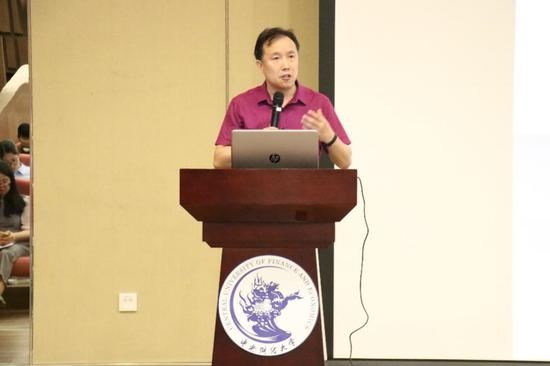 &nbsp; 温来成教授做精彩演讲