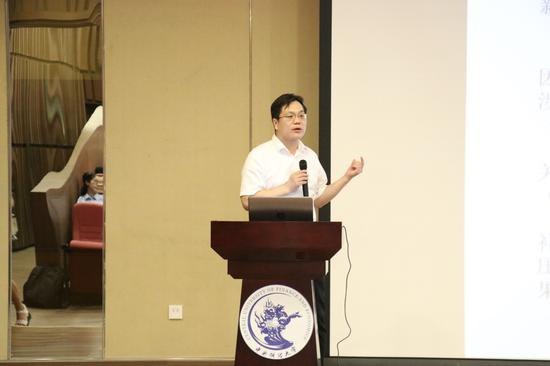 &nbsp; 薛起堂律师做精彩演讲