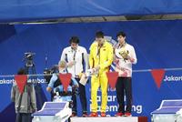安踏就孙杨领奖服事件声明:个人利益凌驾于国家之上