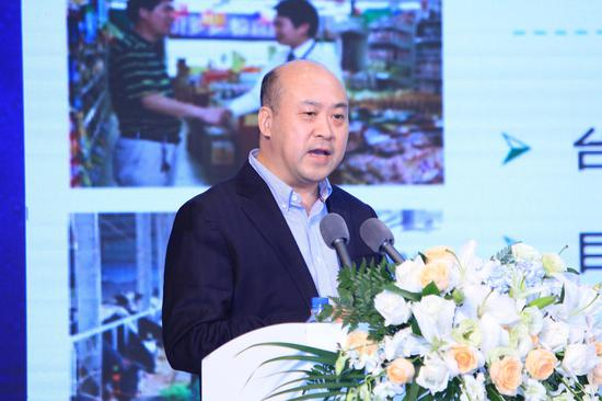 图为台州银行行长黄军民