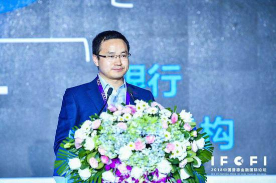 美团点评联合创始人、执行董事兼高级副总裁穆荣均