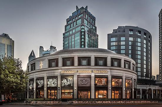  星巴克臻选上海烘焙工坊外景。
