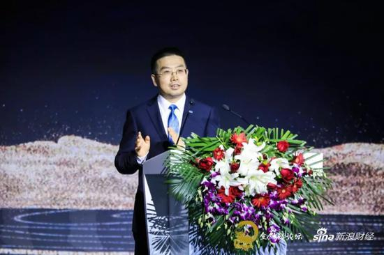 苏宁金融研究院院长黄金老出席2018新浪金麒麟论坛并发表演讲