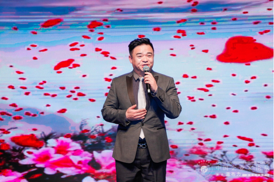歌唱家余音演唱《焦桐花儿开》