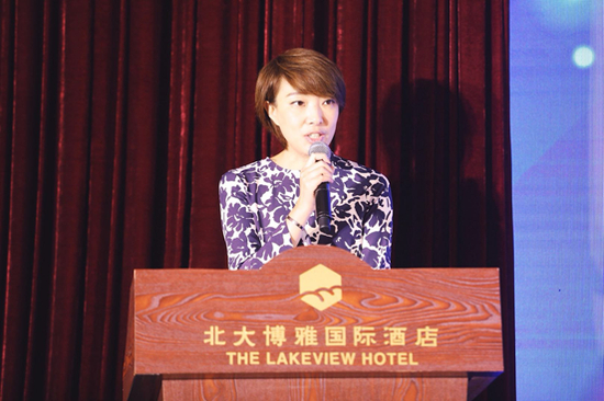 蛋壳公寓品牌公关副总裁何广静发表演讲
