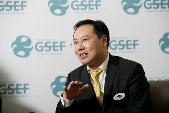 北京华夏管理学院校长姜岚昕