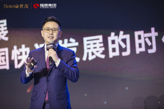 （世茂集团执行董事、世茂海峡发展公司董事长兼总裁吕翼进行主题演讲）