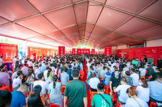 山东潍坊恒大滨河左岸热销现场